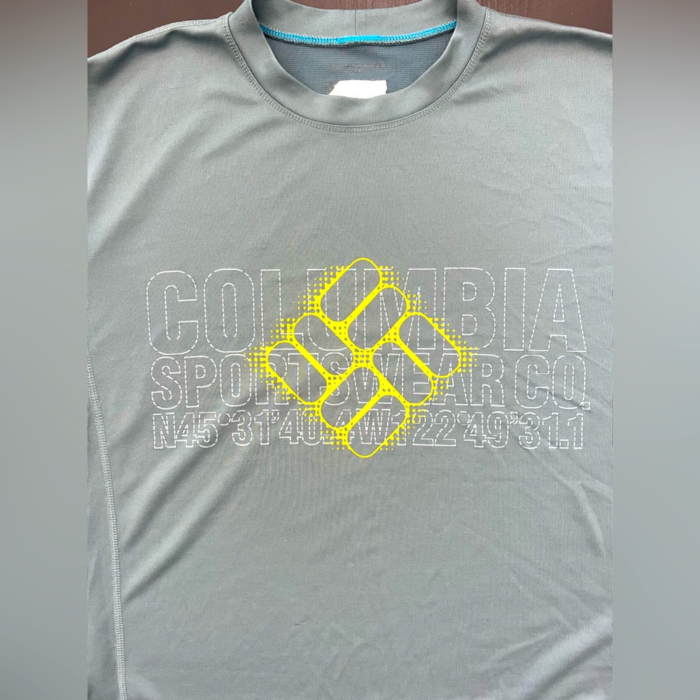 Columbia T-shirt